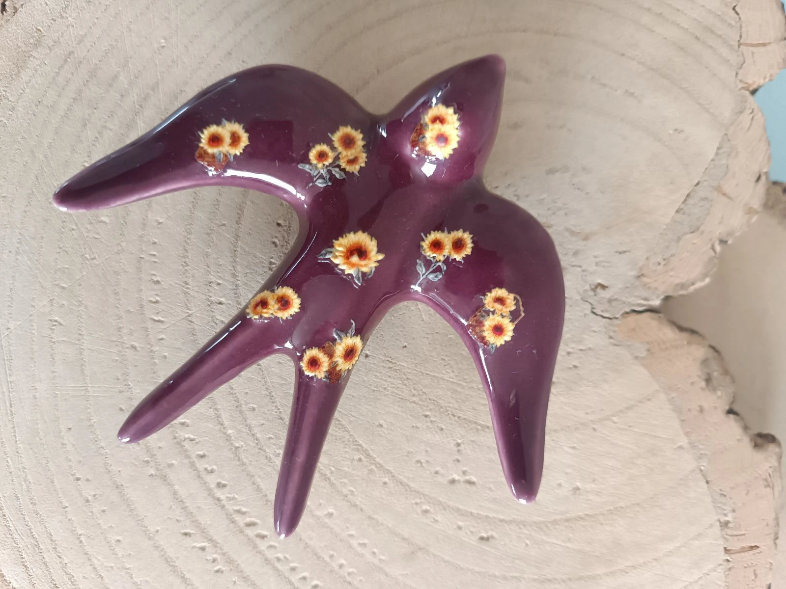 Andorinha cerâmica decorada a mão 
